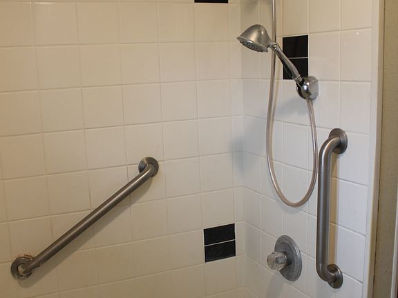 5th image of 2141 Sugar Grove Ave