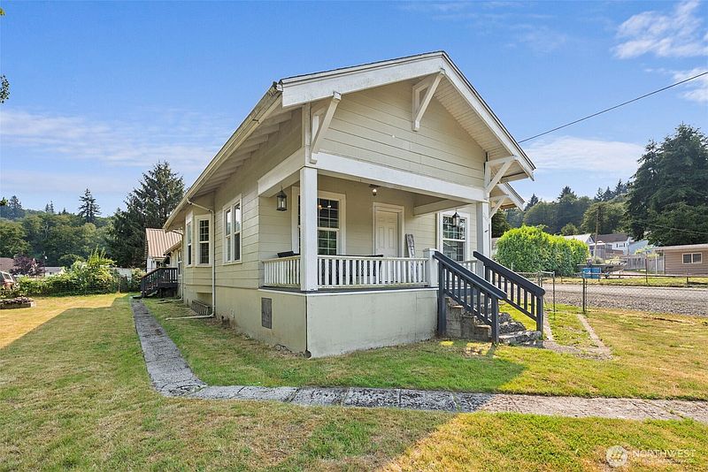 3rd image of 2101 Henkle Street