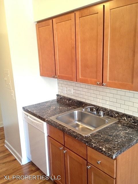 1st image of 1022 W Catalpa Ave APT 402