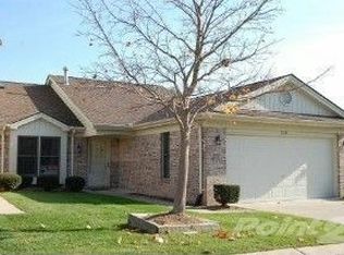 824 Ridgeside Dr #37, Milford, MI 48381