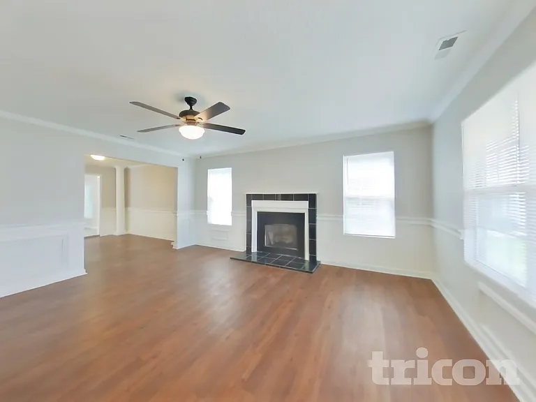 636 Sadler Glen Dr — Photo 3