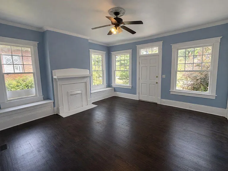 1025 Hillyer Ave — Photo 8