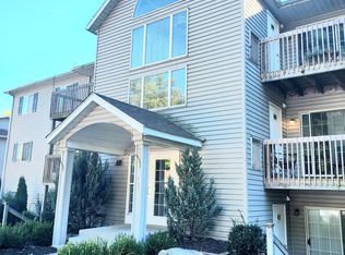 881 Montrose Ave APT 114, Holland, MI 49423