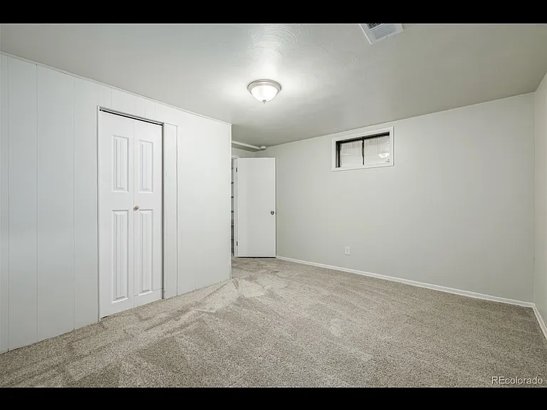 2732 S Grove St — Photo 22