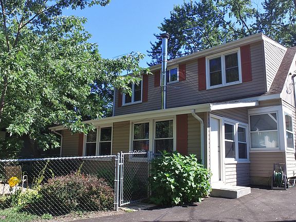 3rd image of 82 Harvey Ave
