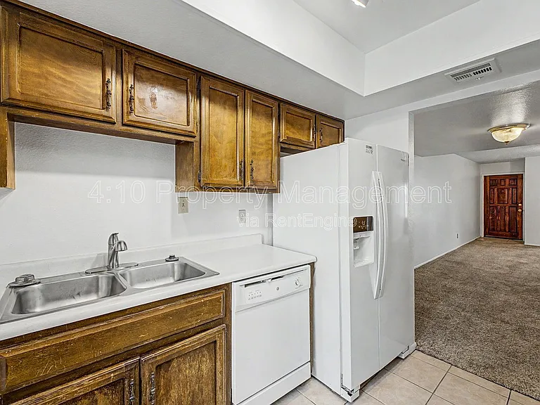 1927 E Hampton Ave #256 — Photo 14