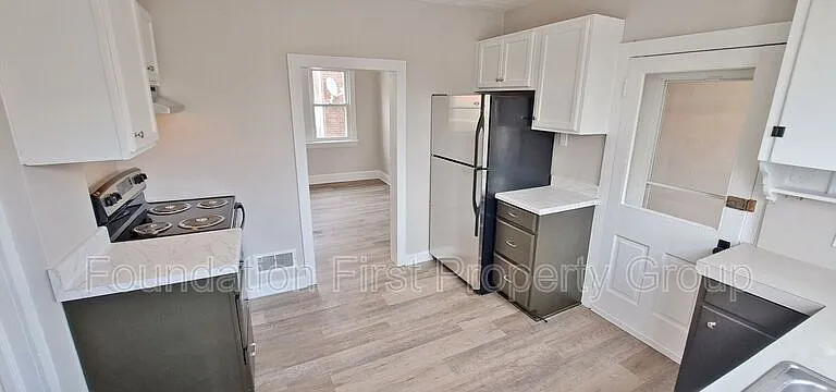 20 W Jackson St — Photo 15