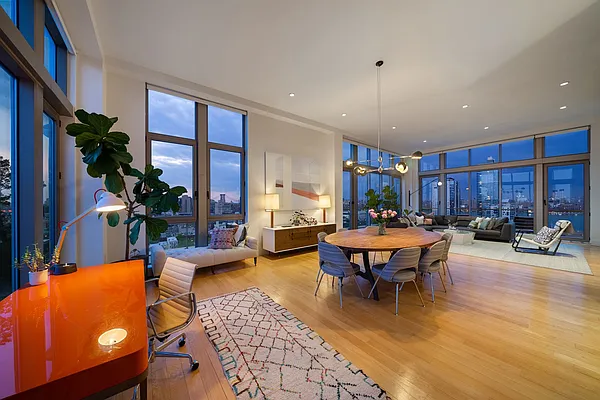 Sold by Compass | media 21