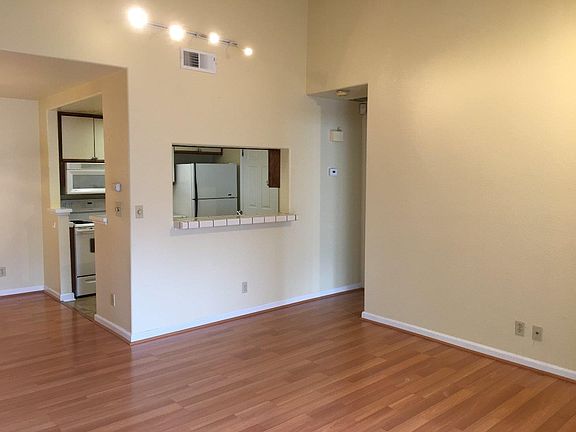 4th image of 962 Owens Lake Dr