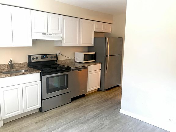 2nd image of 914 Hinman Ave APT 2W