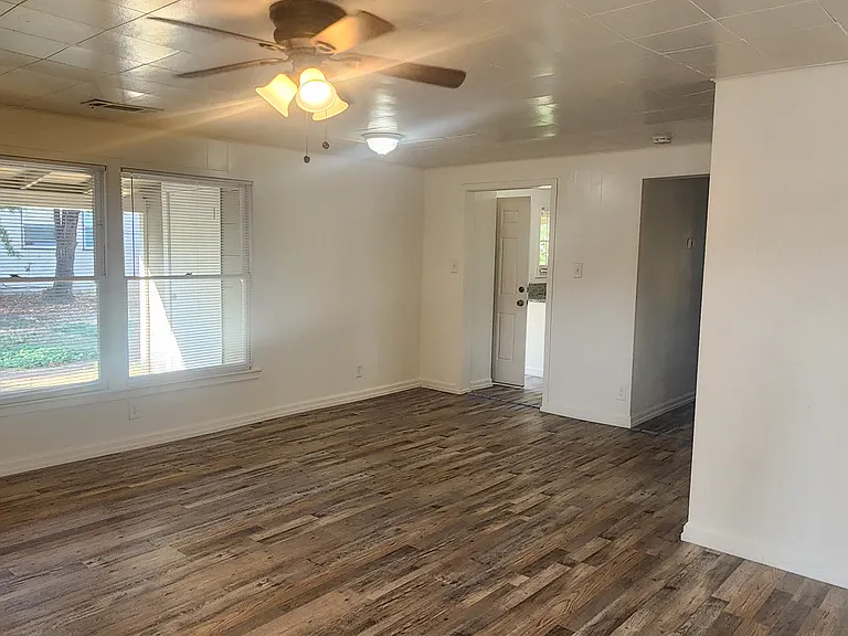1218 S Watson St — Photo 8