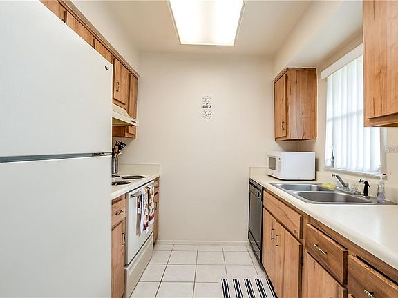 4th image of 207 Dorchester Sq