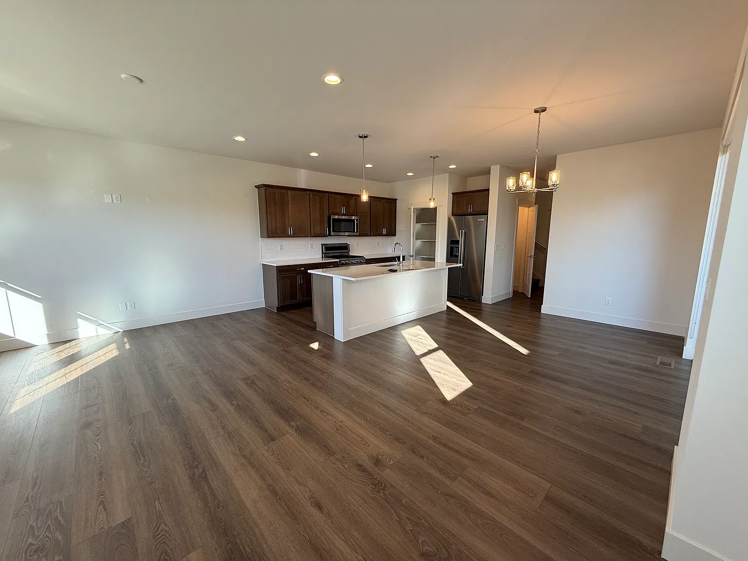 3 bed, 2.5 bath, 1851 sqft, $2,800 — Photo 2