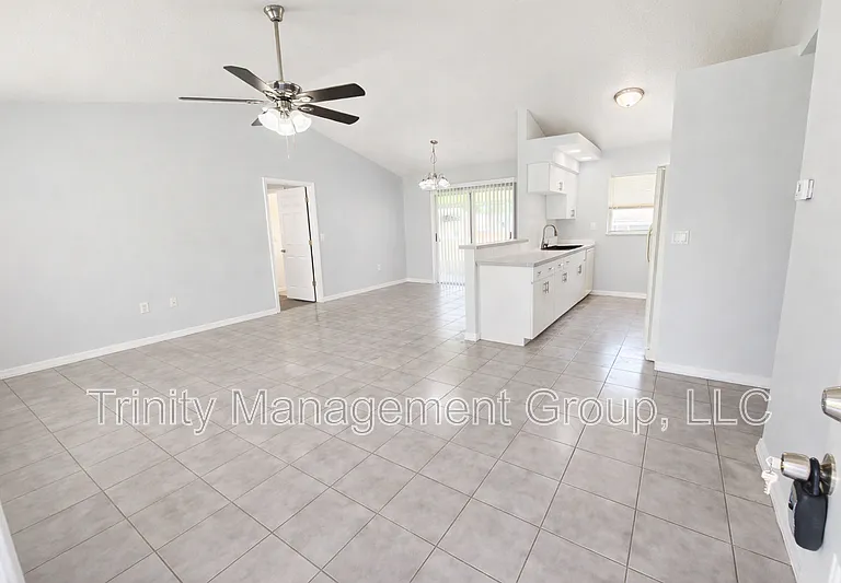 12095 Elgin Blvd — Photo 10
