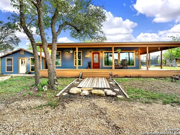 139 COUNTY ROAD 572, Castroville, TX 78009
