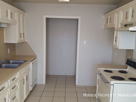 4th image of 9612 Elmwood Ave Unit B