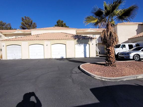 2nd image of 1900 N Torrey Pines Dr Unit 208