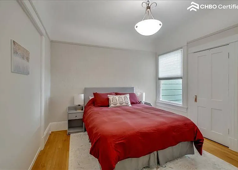 Bedroom 1 - Queen Bed