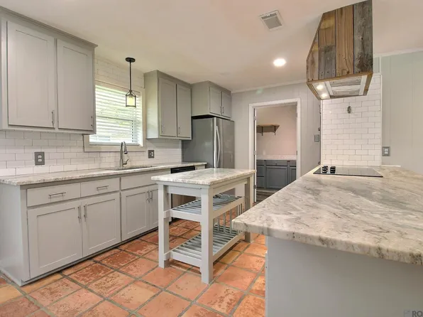 1141 Aurora Pl, Baton Rouge, LA 70806