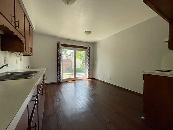 3rd image of 2855 Lilly Dr #2855