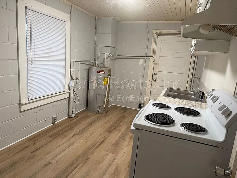 1504 Coleman St SE #B — Photo 7