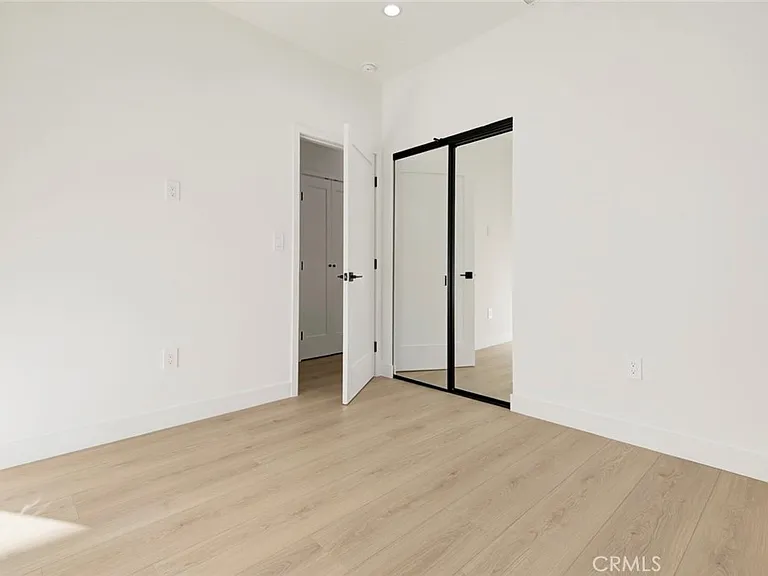 2242 N Keystone St — Photo 10