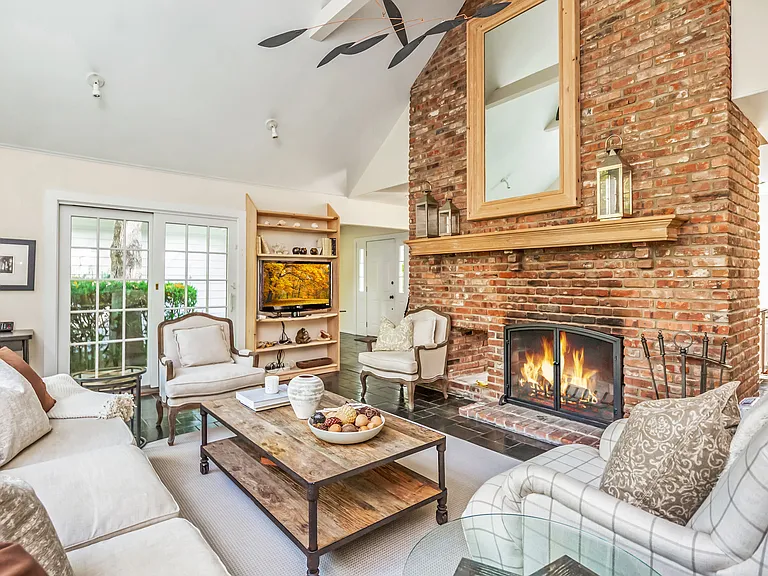 39 Roxbury Ln — Photo 11