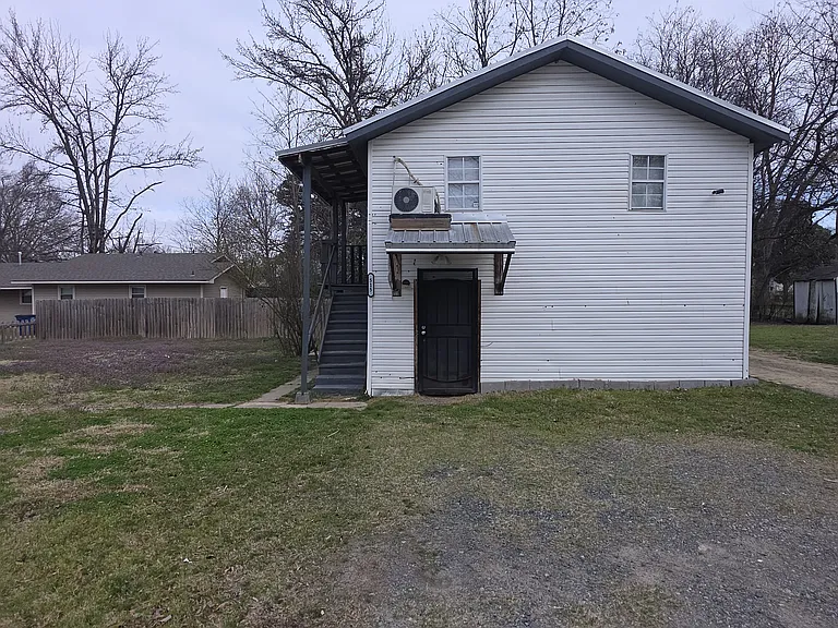 515 W 35th St — Photo 1
