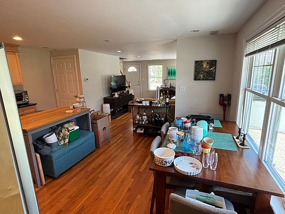 4th image of 435 Windsor St #1
