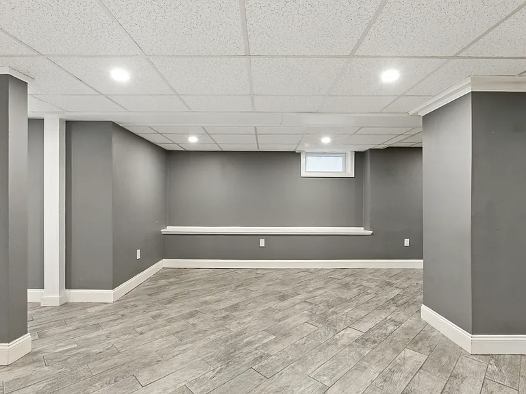 547 Broadway — Photo 29