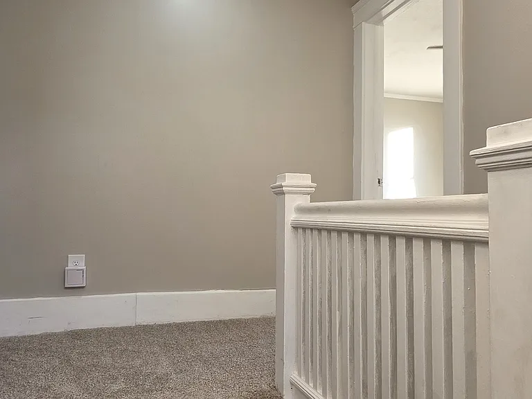 1225 W Osborne St — Photo 14