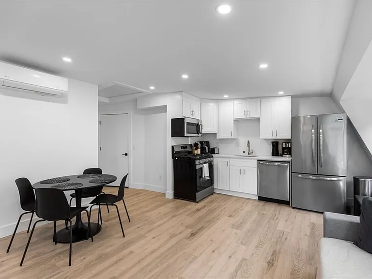 6 Goodwin Pl #4 — Photo 9