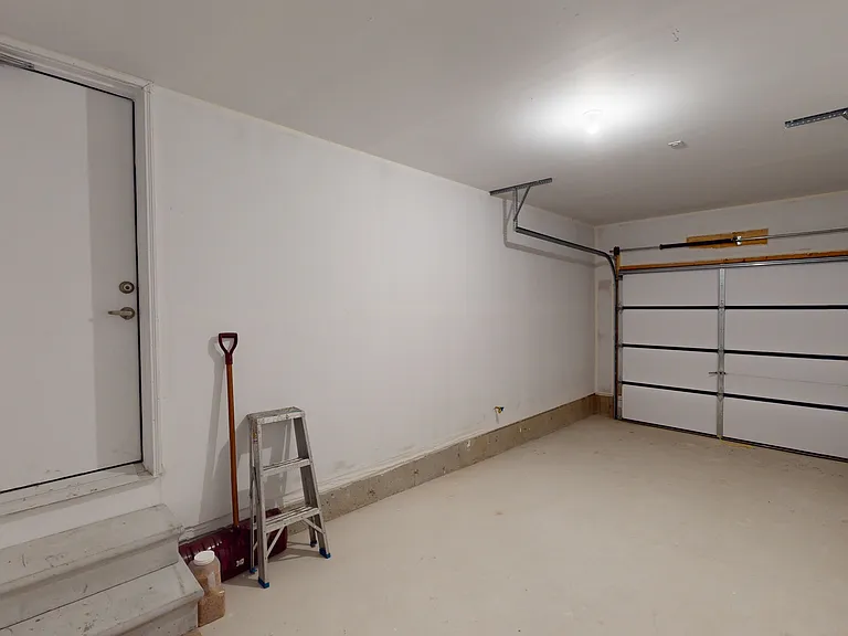 126 Blue Forest Cres — Photo 54