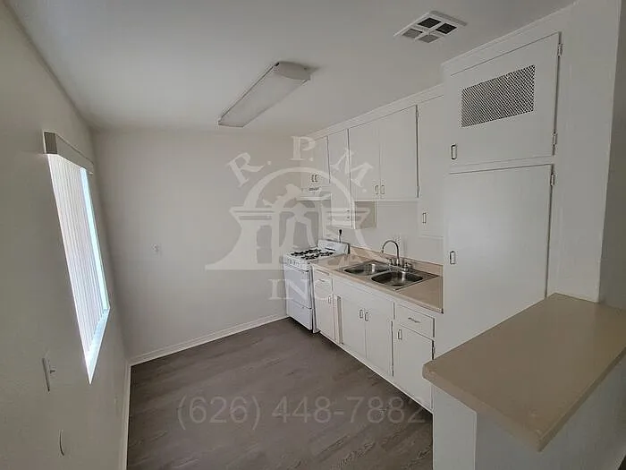 2 bed, 1.0 bath, 552 sqft, $1,560 — Photo 3
