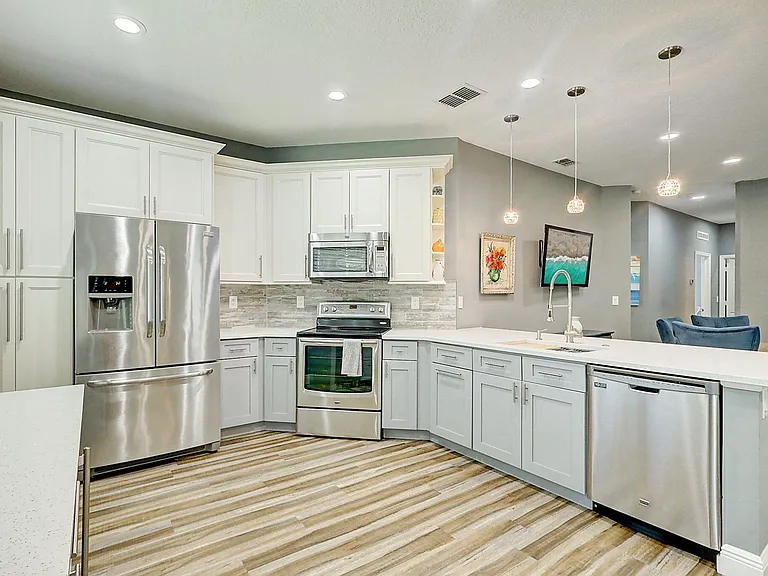 10015 SW Stonegate Dr — Photo 4