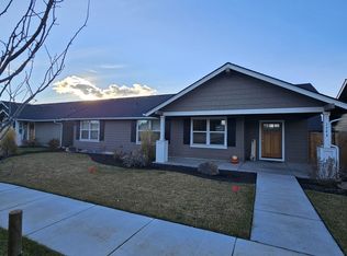 1743 NE 5th St, Redmond, OR