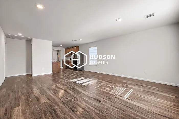 501 N Jefferson St — Photo 3