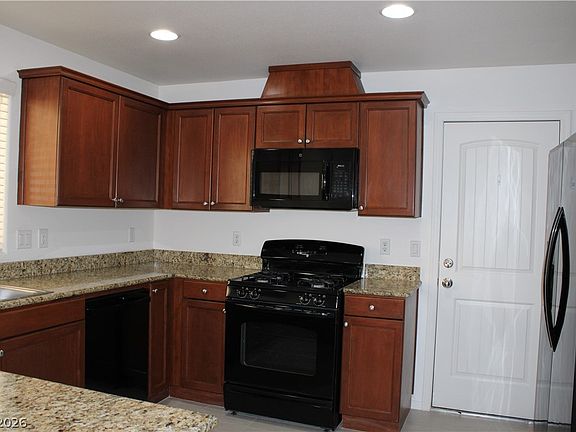 3rd image of 6757 Thalia River St