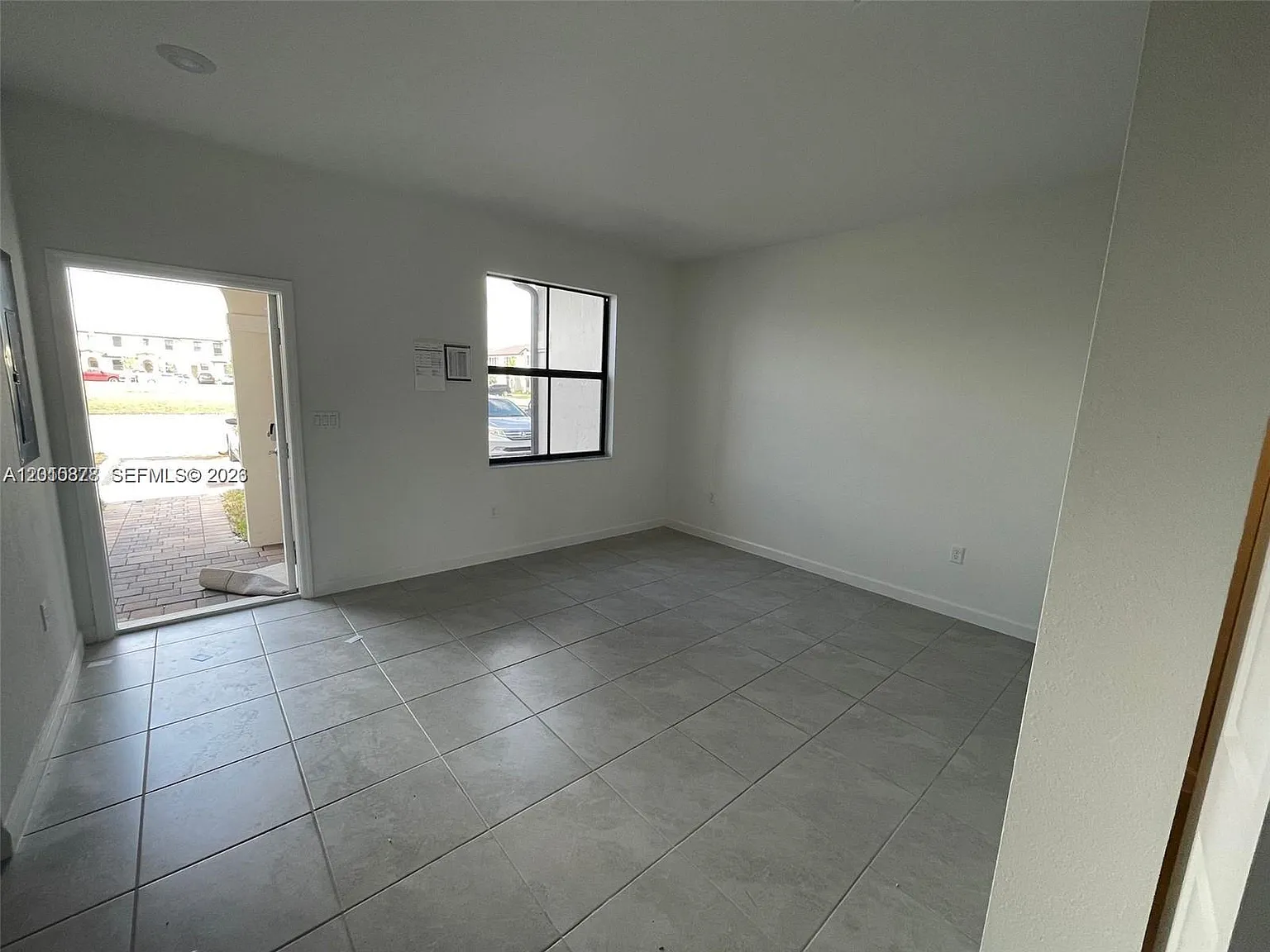 Silver Palm Residential H — Photo 3