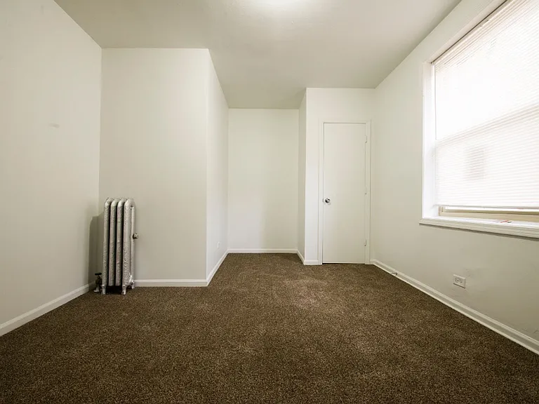 5504 S Wabash — Photo 19