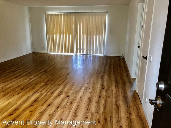 5th image of 2530 Clairemont Dr Unit 104