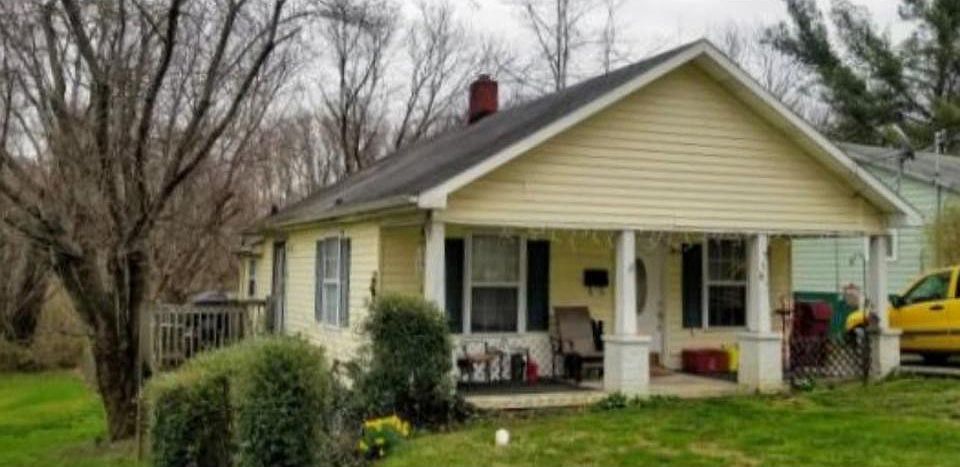 2nd image of 715 Maple St