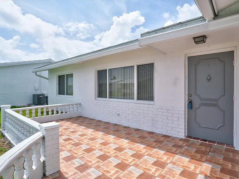 2086 SW 12th Ave — Photo 2
