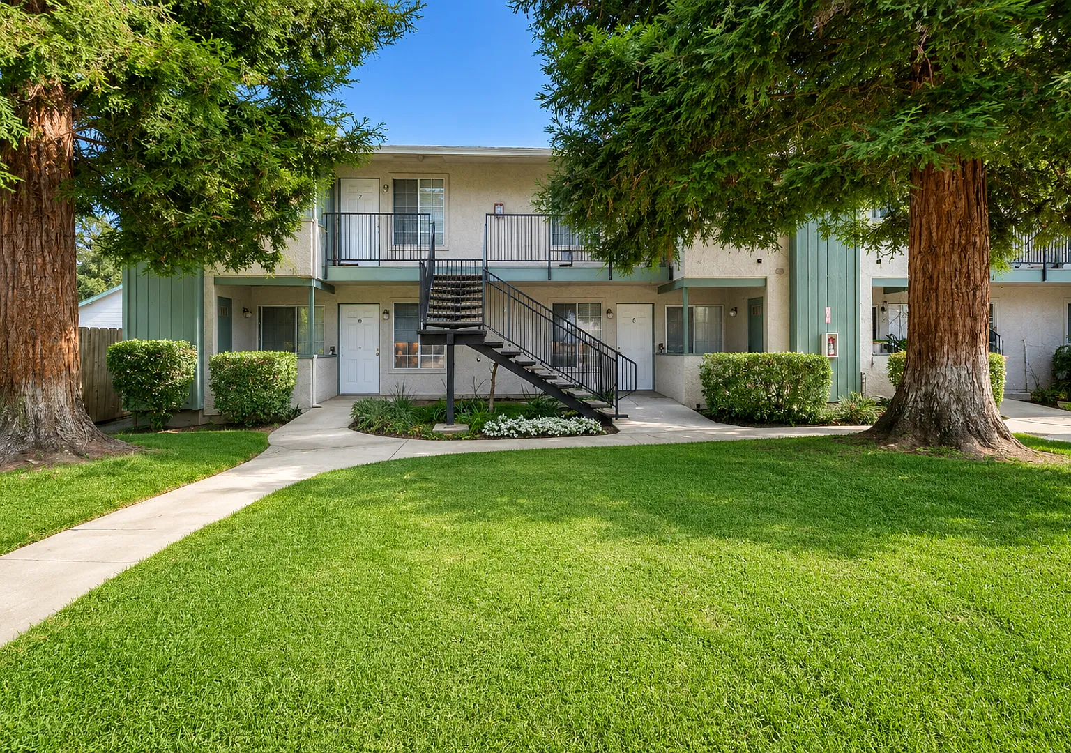 Manzanita Apartments — Photo 4