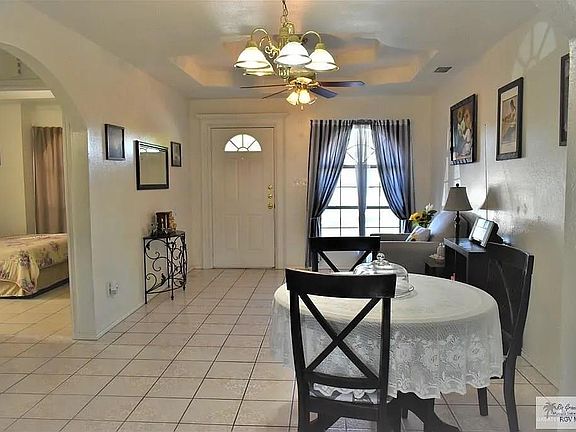 3rd image of 1834 Victoria Dr