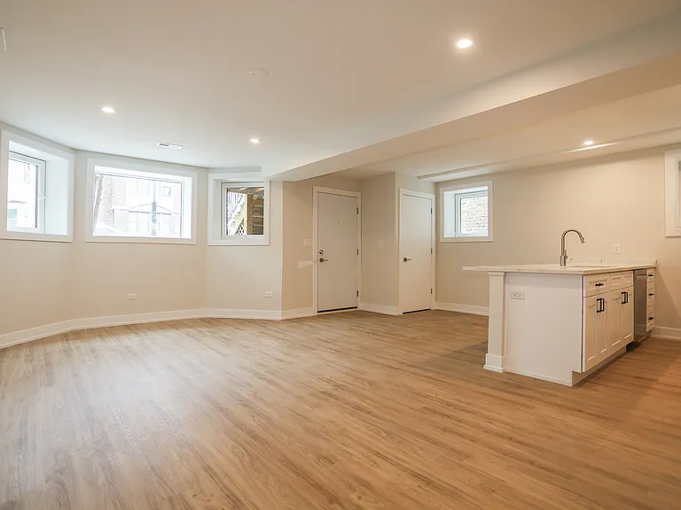 2230 W Wilson Ave #G — Photo 6