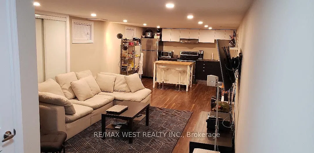 2 bed, $1,650 — Photo 2