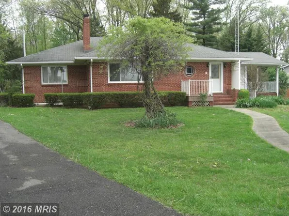 2082 Dennings Rd, New Windsor, MD 21776