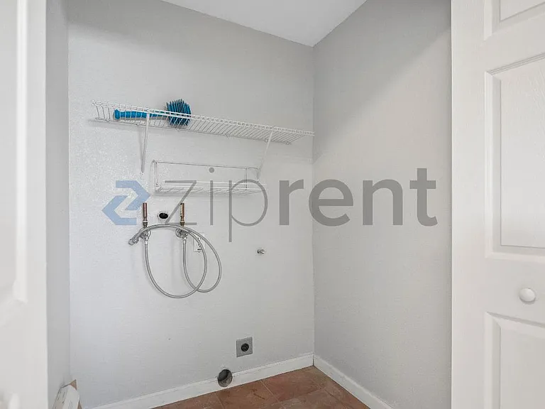 2124 E 20th St — Photo 23