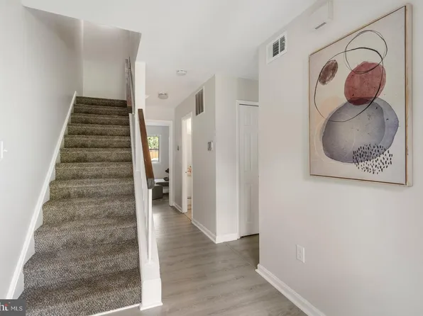 8688 Brae Brooke Dr, Lanham, MD 20706